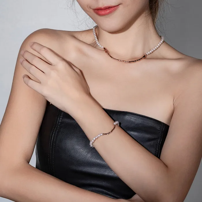 Necklaces Freshwater Pearl Necklace WN00539 Fluid Pearly Lustre