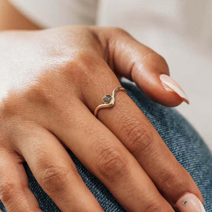 Chevron Circle Setting Cremation Ring in Sterling Silver closebymejewelry Rings