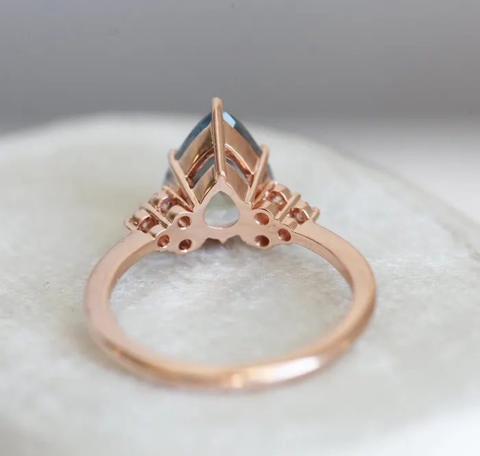 Rings Capucinne Jeanie Sapphire Diamond Ring