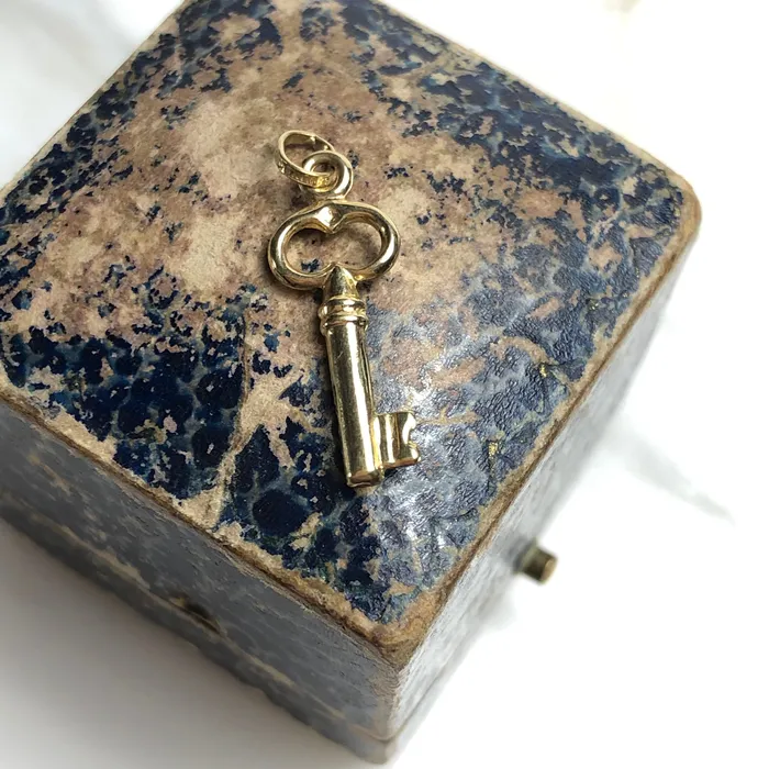 aliceeden Vintage 9ct Gold Key Charm Charm Necklaces