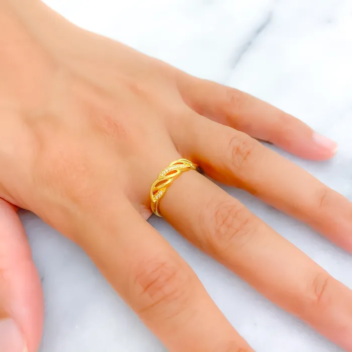 Andaaz Jewelers Rings Attractive Wavy 18K Gold Diamond Ring