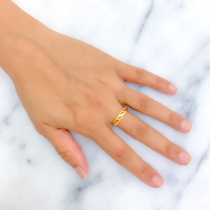 Andaaz Jewelers Rings Attractive Wavy 18K Gold Diamond Ring