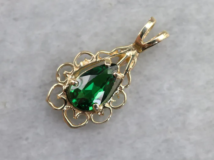 Gold Tsavorite Garnet Pendant Market Square Jewelers PreStyled Sets Gold Tsavorite Garnet Pendant Market Square Jewelers PreStyled Sets