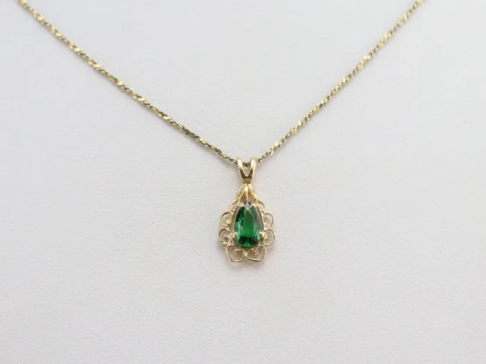 Gold Tsavorite Garnet Pendant Market Square Jewelers PreStyled Sets Gold Tsavorite Garnet Pendant Market Square Jewelers PreStyled Sets