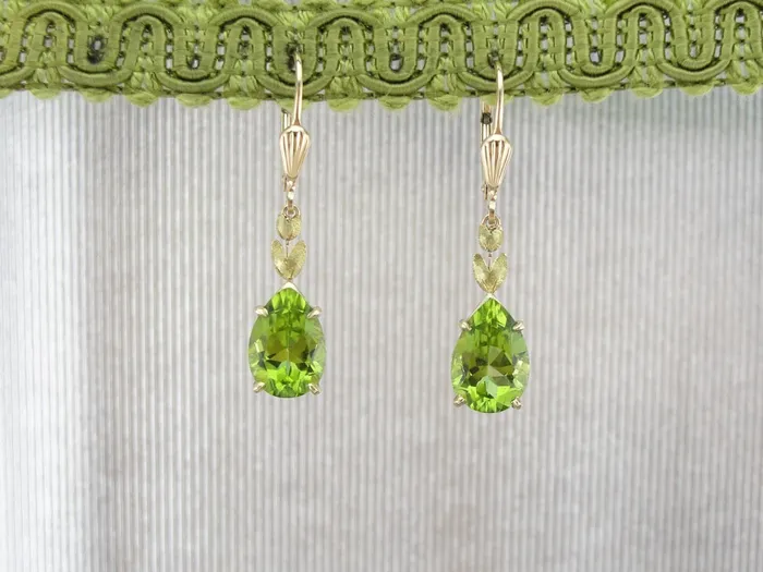 Market Square Jewelers Earrings Perfect Green Drops Peridot Drop Earrings with Leaf Motif Accent Market Square Jewelers Earrings Perfect Green Drops Peridot Drop Earrings with Leaf Motif Accent