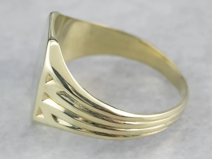 Market Square Jewelers Rings Bold Green Gold Vintage Signet Ring Market Square Jewelers Rings Bold Green Gold Vintage Signet Ring