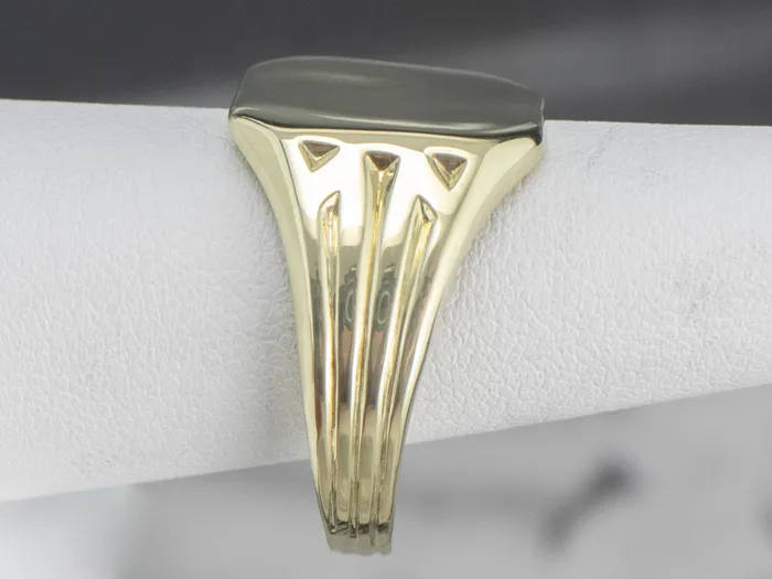 Market Square Jewelers Rings Bold Green Gold Vintage Signet Ring Market Square Jewelers Rings Bold Green Gold Vintage Signet Ring