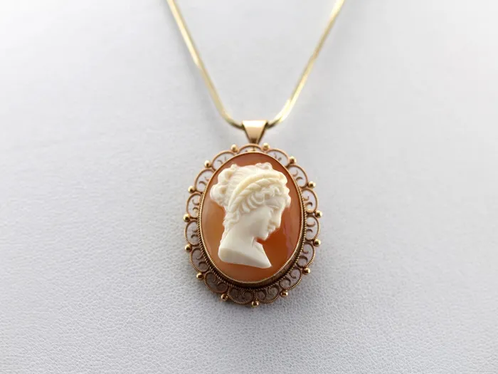 PreStyled Sets Market Square Jewelers Ornate Cameo Gold Filigree Brooch Pendant PreStyled Sets Market Square Jewelers Ornate Cameo Gold Filigree Brooch Pendant