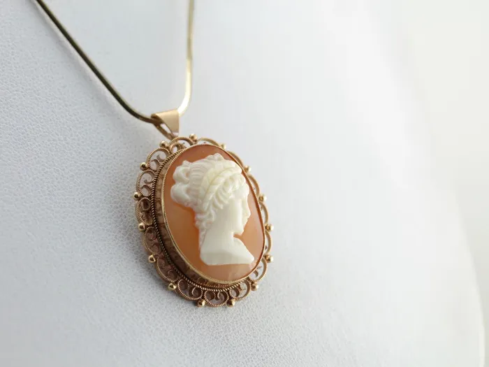 PreStyled Sets Market Square Jewelers Ornate Cameo Gold Filigree Brooch Pendant PreStyled Sets Market Square Jewelers Ornate Cameo Gold Filigree Brooch Pendant