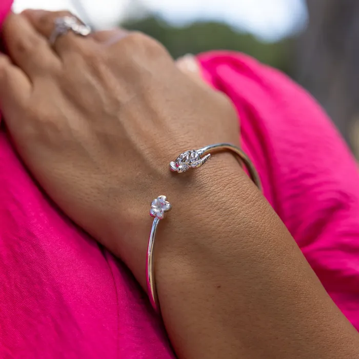 Bracelets Honu and Plumeria Bracelet in Sterling Silver Maui Divers Jewelry
