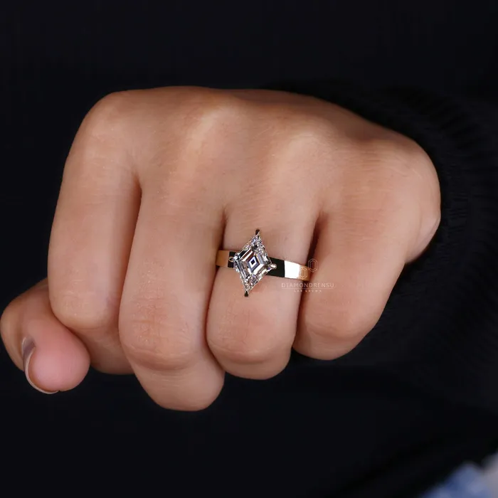 Diamondrensu Lozenge Cut Diamond Solitaire Gold Engagement Ring Rings
