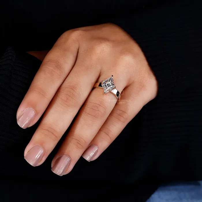 Diamondrensu Lozenge Cut Diamond Solitaire Gold Engagement Ring Rings