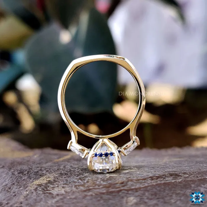 Diamondrensu Rings Elegant 413 TW Oval Rensu Cut Unique Three Stones Moissanite Engagement Ring