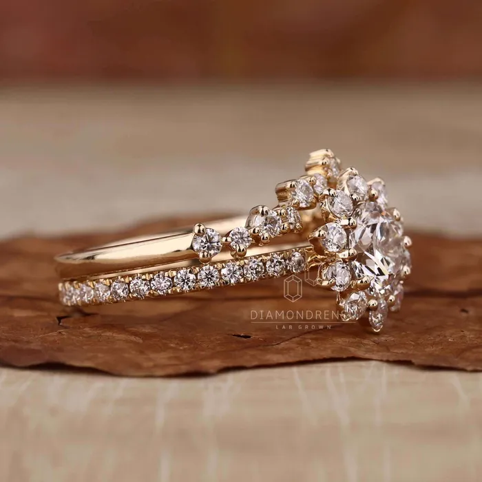 Diamondrensu Rings Round Diamond Ring with Matching Curved Wedding Band