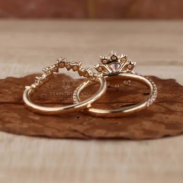 Diamondrensu Rings Round Diamond Ring with Matching Curved Wedding Band