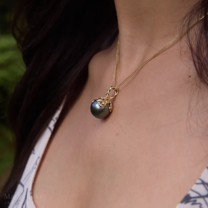 Maui Divers Jewelry Living Heirloom Tahitian Black Pearl Pendant in Gold with Diamonds 1415mm Necklaces