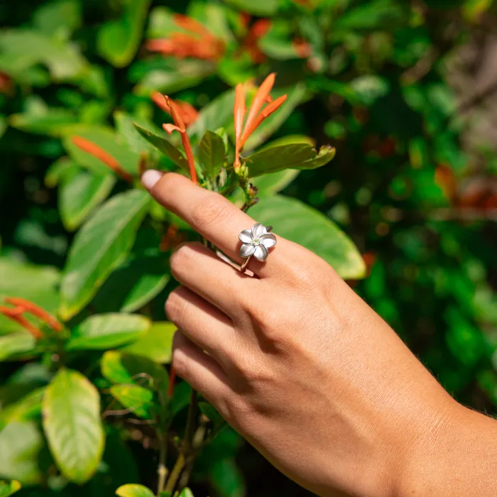 Maui Divers Jewelry Plumeria Peridot Ring in Sterling Silver 15mm Rings