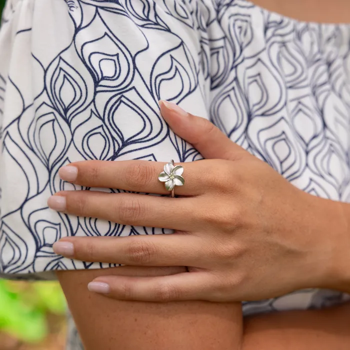 Maui Divers Jewelry Plumeria Peridot Ring in Sterling Silver 15mm Rings
