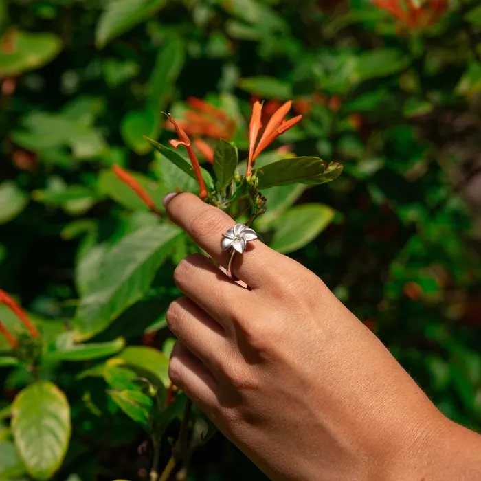 Maui Divers Jewelry Plumeria Peridot Ring in Sterling Silver 15mm Rings