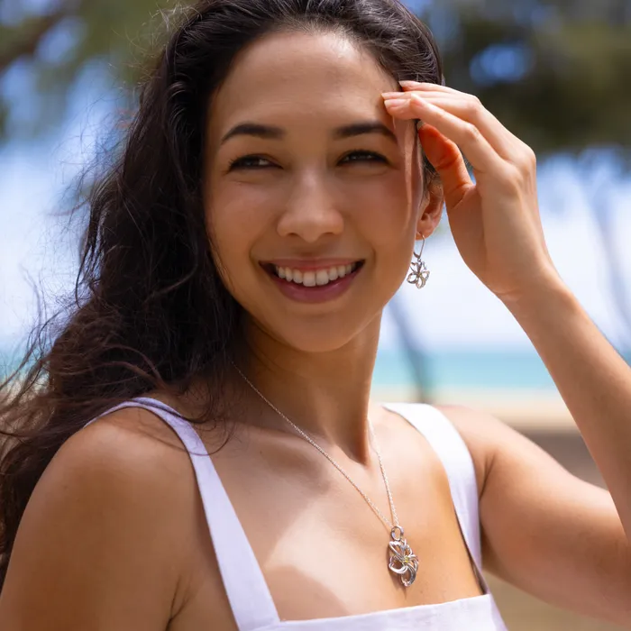 Necklaces Maui Divers Jewelry 18 Plumeria Peridot Necklace in Sterling Silver 30mm