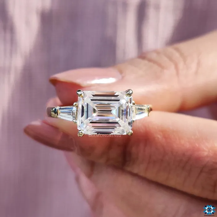 Rings Diamondrensu 405 TW Emerald and Baguette Cut Three Stone Moissanite Engagement Ring