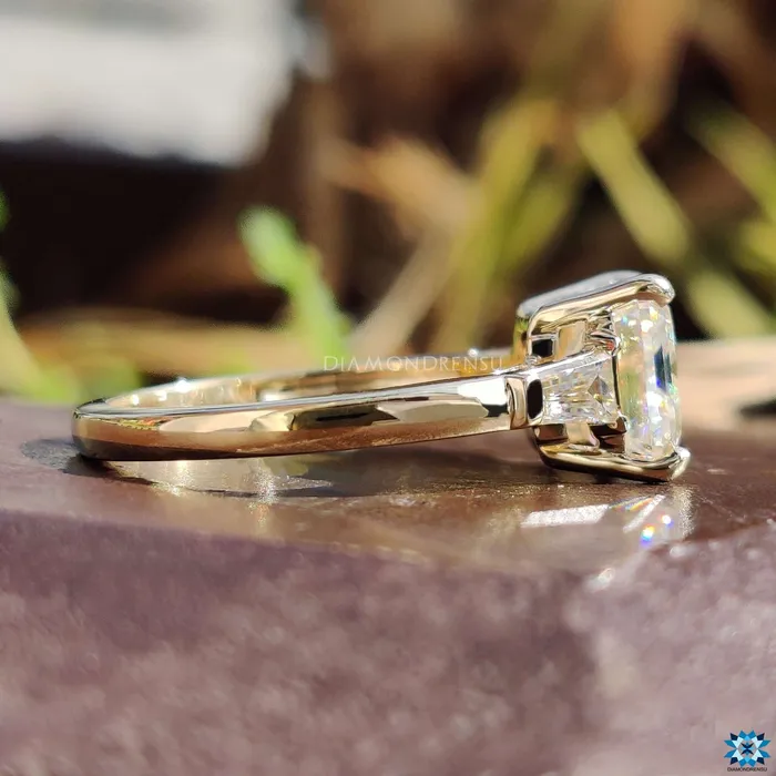 Rings Diamondrensu 405 TW Emerald and Baguette Cut Three Stone Moissanite Engagement Ring